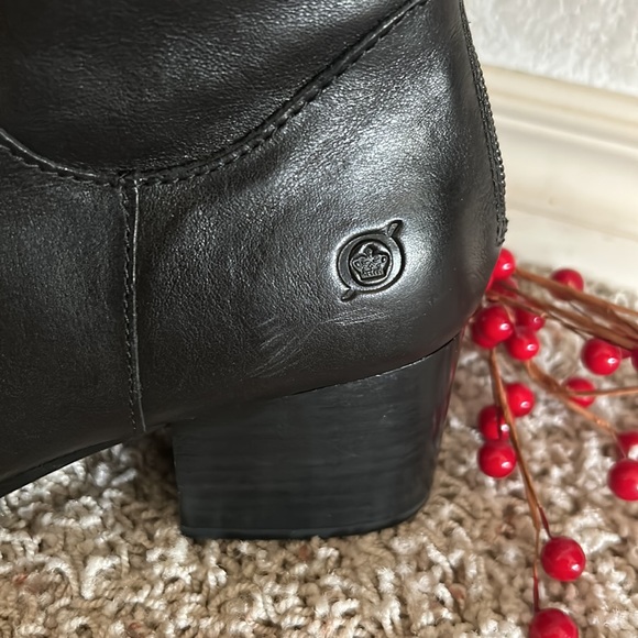 🆕BORN🍁Black LEATHER🖤Riding BOOTS Back Zipper 2” Heel Size 7M⭐️NEW with Tags - Picture 2 of 13
